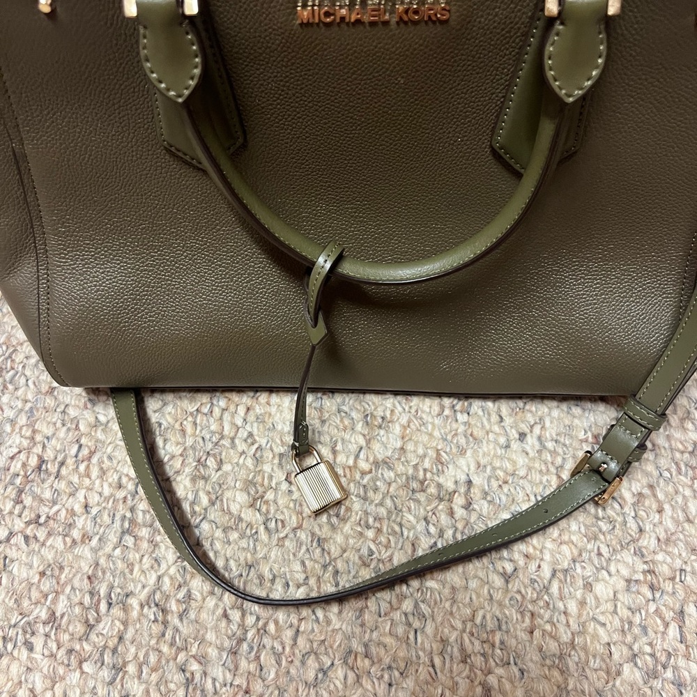 Beautiful Green Michael Kors Purse - Picture 10 of 12